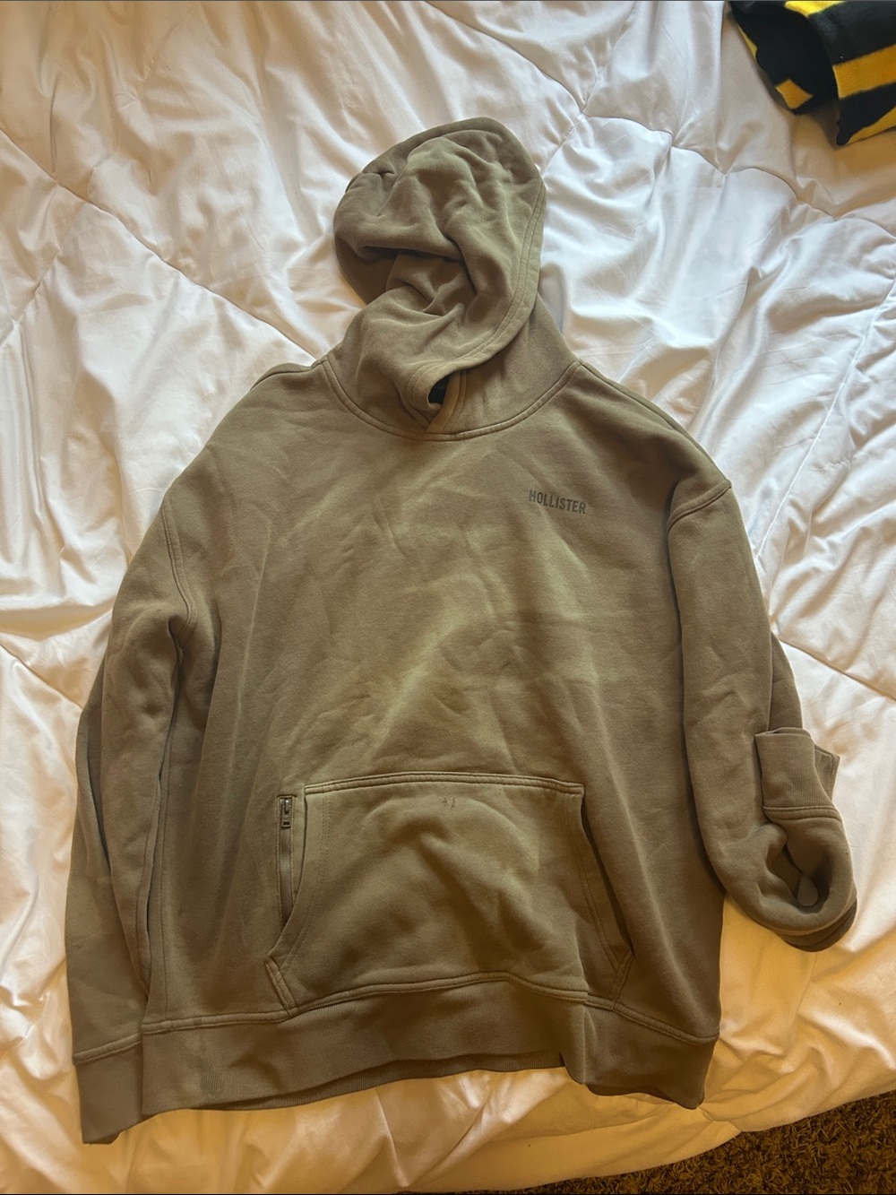 Hollister Men's Hooded Pullover Sweatshirt in Olive